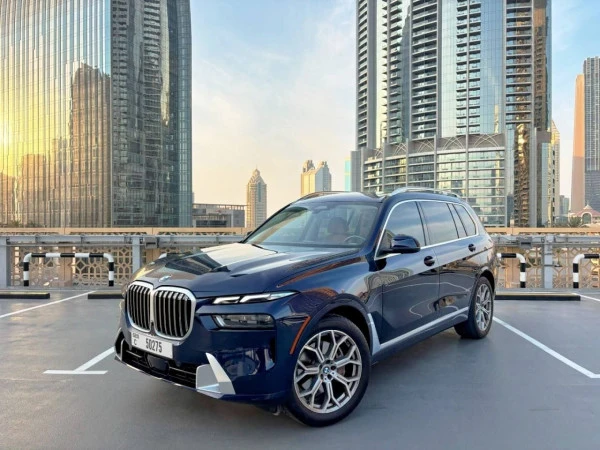 Blue BMW X7, 2024